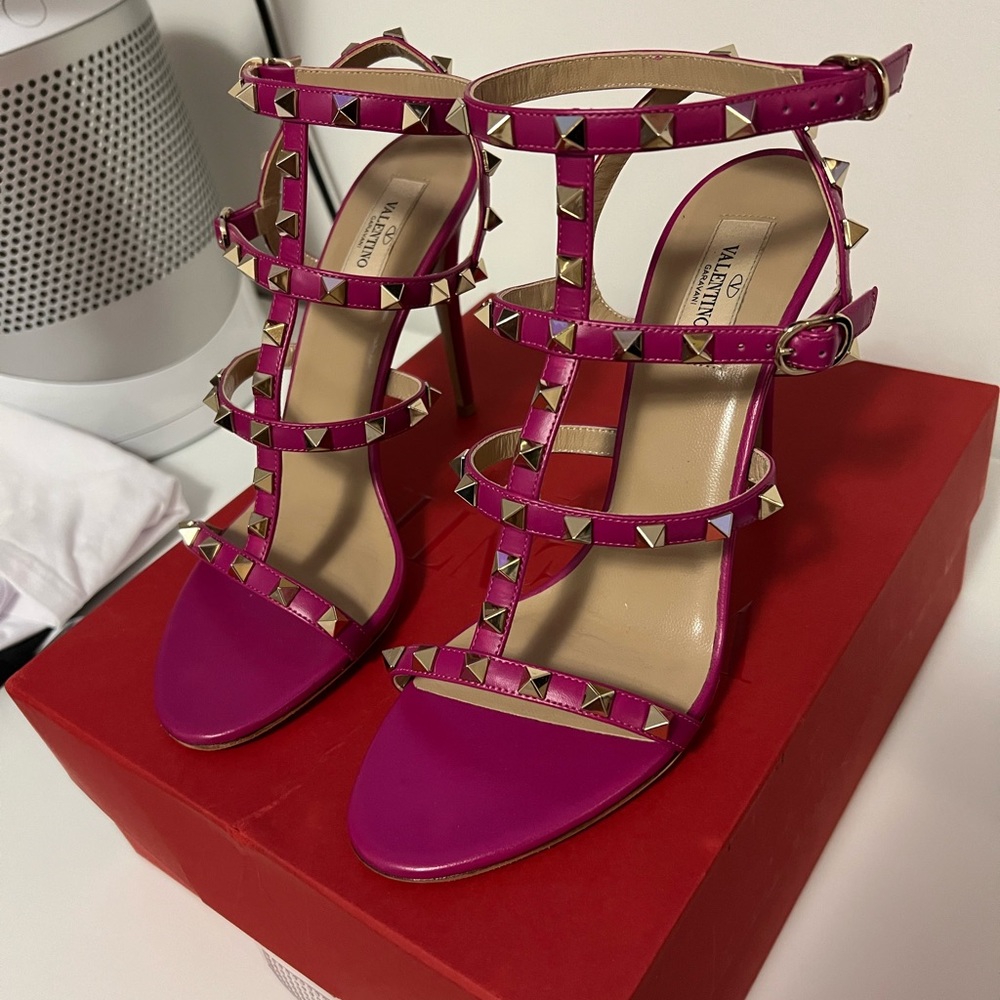 Rock stud Valentino straps sandal